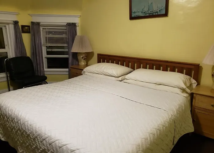 Harbor House Bed And Breakfast