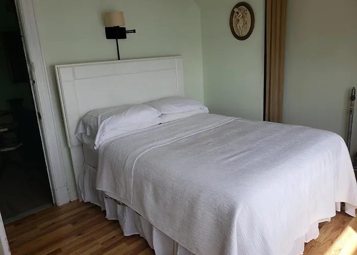 Harbor House Bed And Breakfast